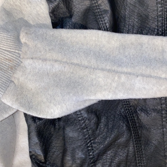 Leather jacket - Picture 5 of 7